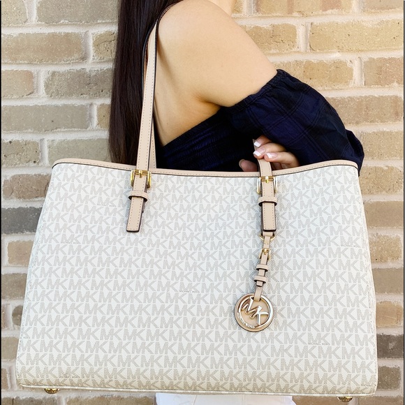 Gaby’sBags👜💕-NWT Michael Kors Tote Vanilla - Picture 2 of 8